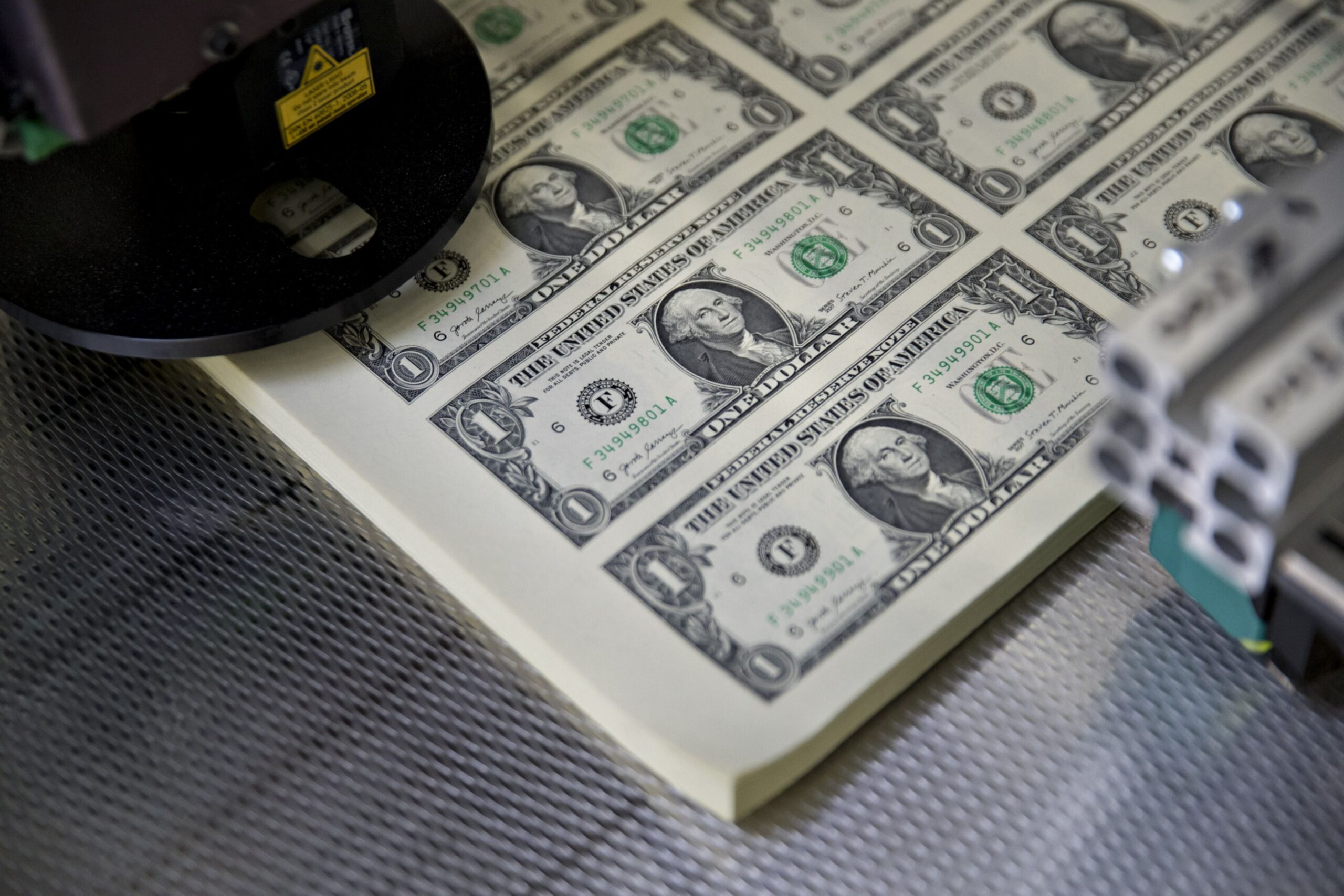 Dólar hoje fecha em baixa, a R$ 5,19, com resfriamento das tensões geopolíticas