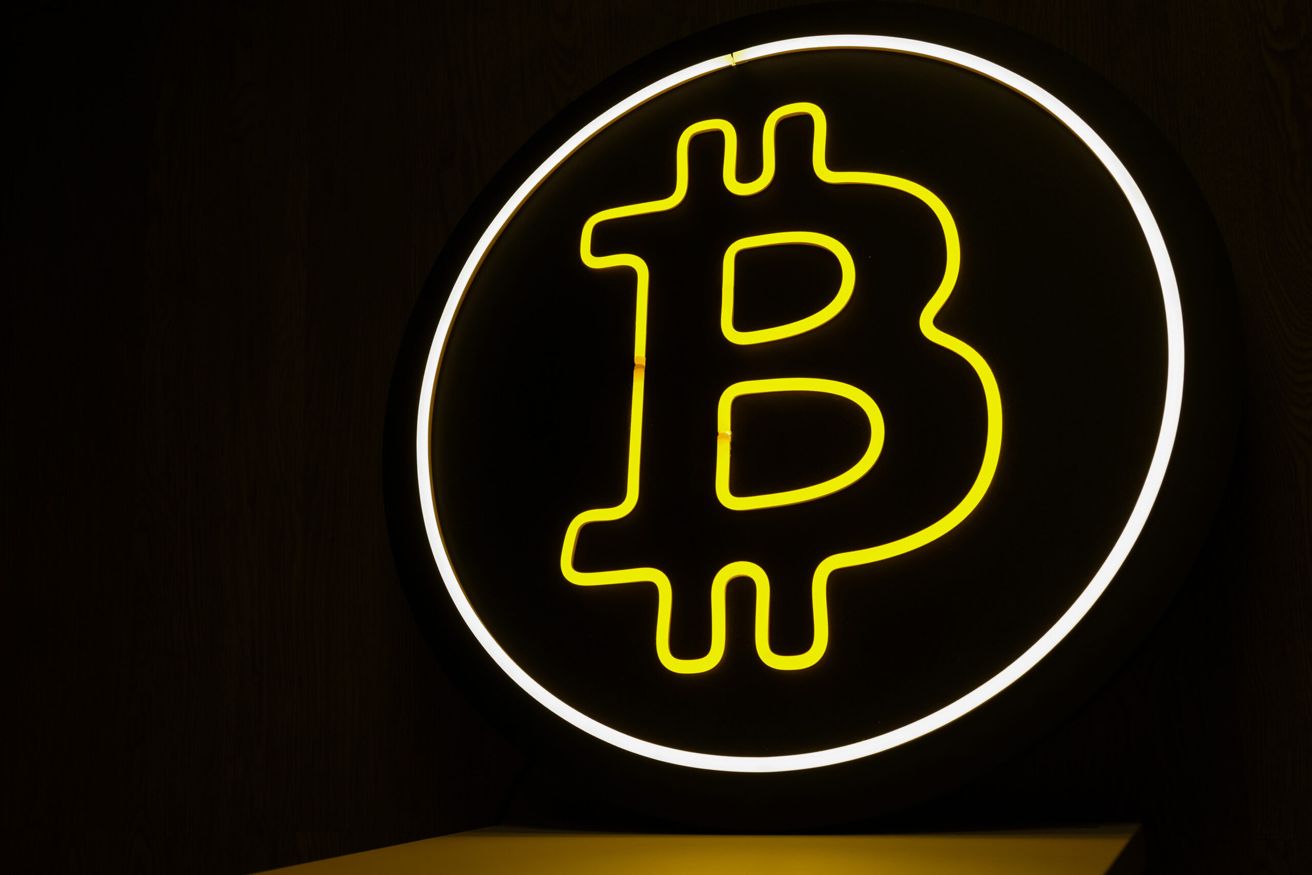 Bitcoin avança 5% depois halving e retoma patamar de US$ 66 milénio