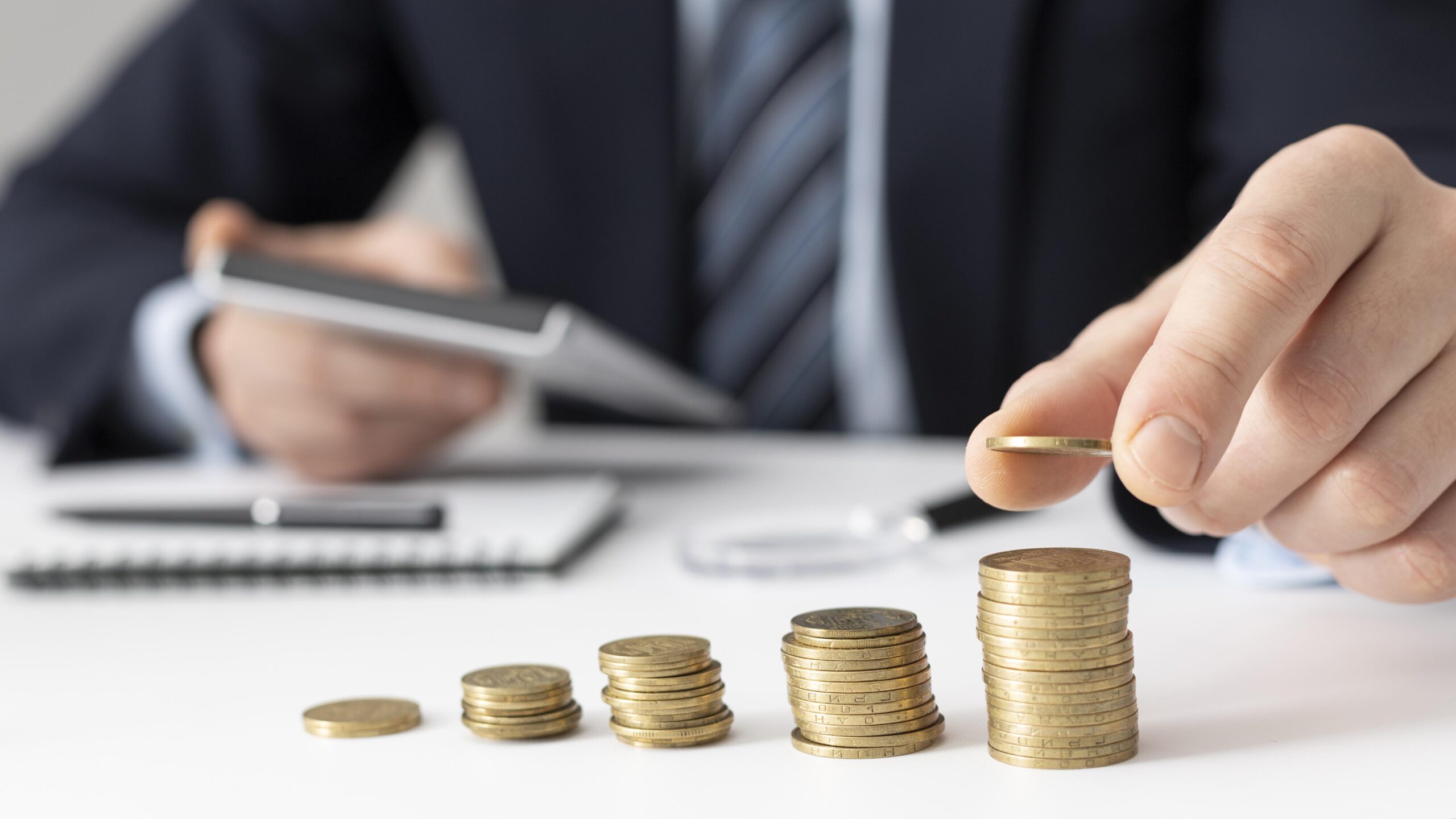 caimento do dólar eleva chance de BC acatar forward guidance e DIs curtos caem