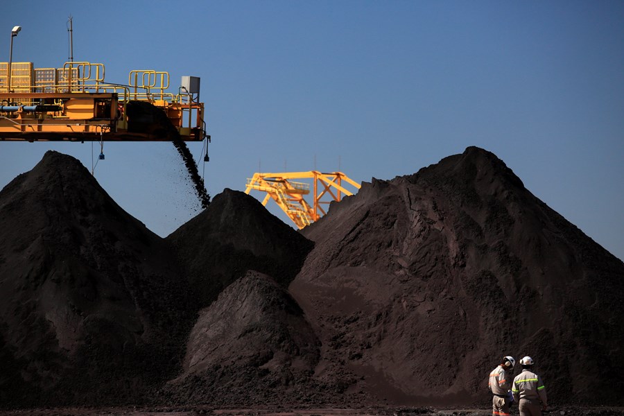 Minério de ferro fecha em subida com expectativas de maior demanda na China