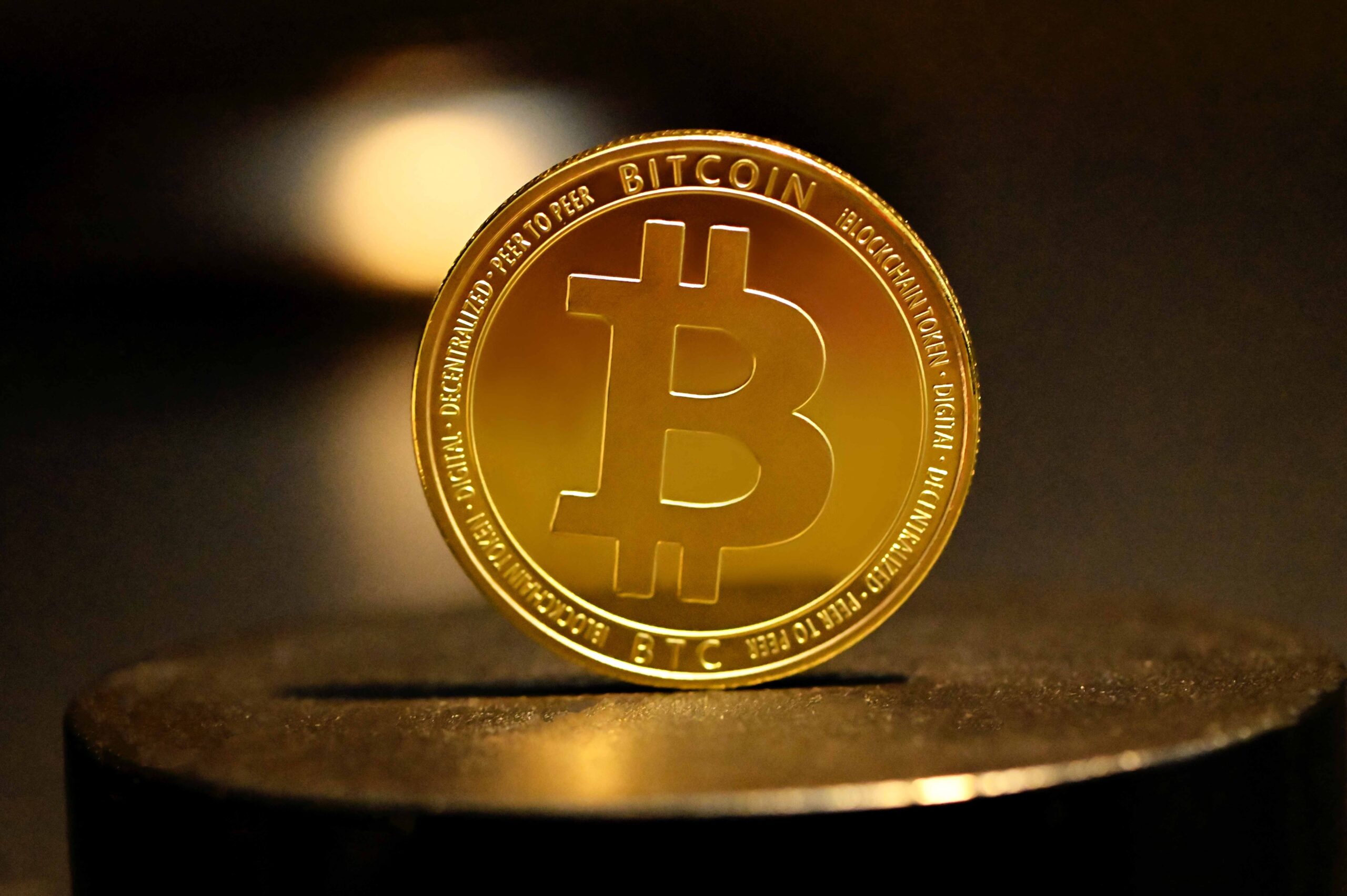 Bitcoin estende ganhos e bate melhor valia em 5 semanas puxado por ETFs
