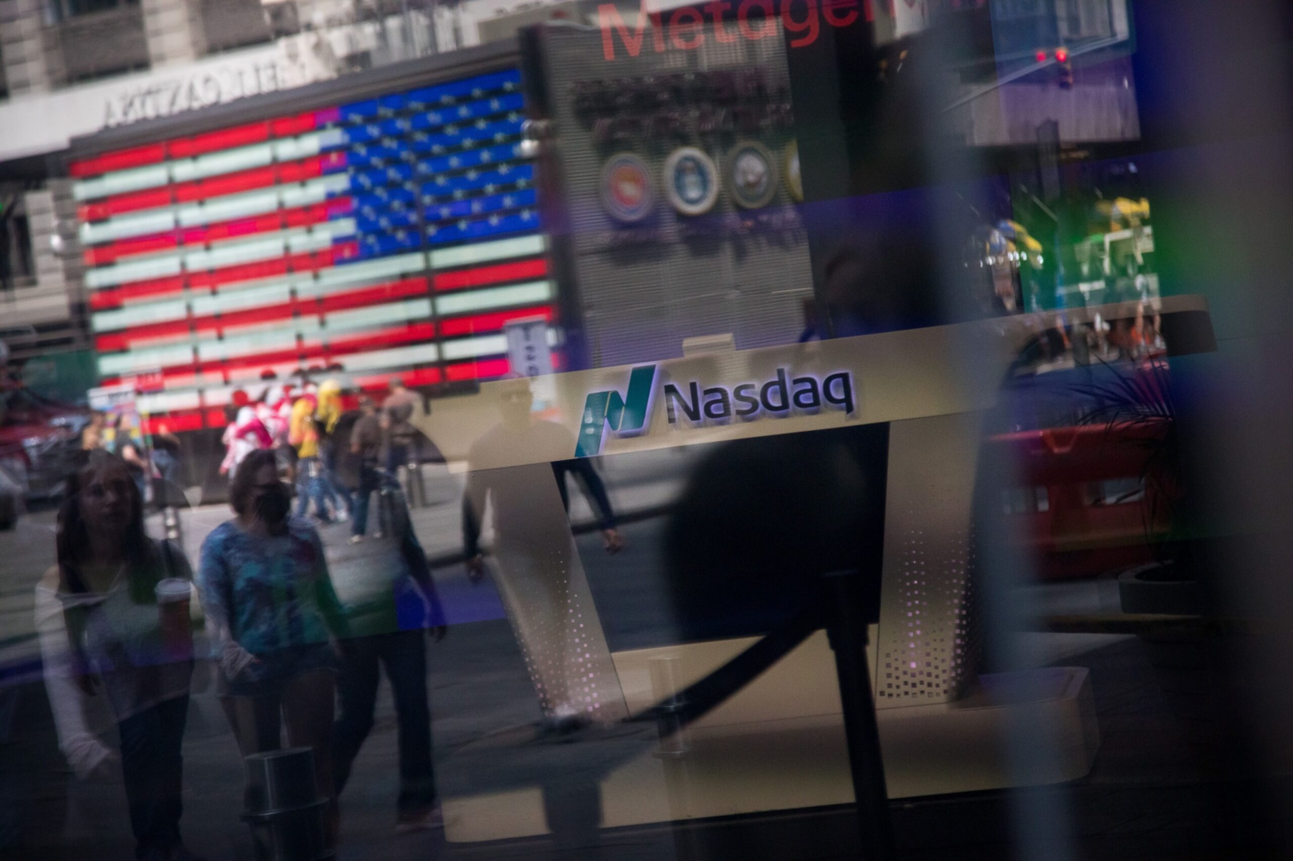 Nasdaq fecha supra de 17.000 pontos e S&P 500 avança, todavia Dow Jones cai