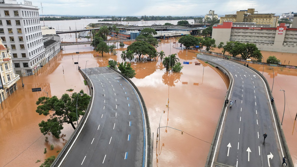 Bancos cortam juros e suspendem cobranças para clientes afetados no Rio Vasto do Austral