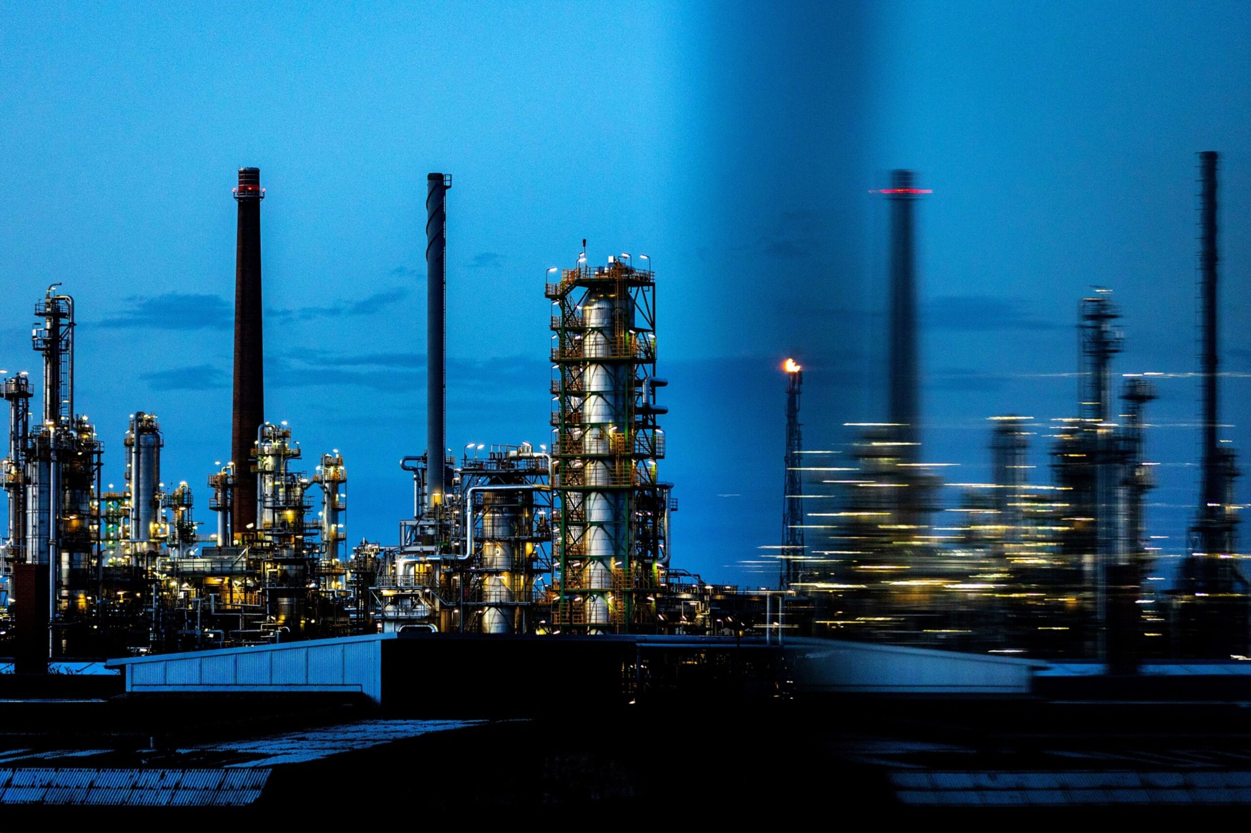 Petróleo fecha em despenhadeiro com expectativa de ágio cume por mais período