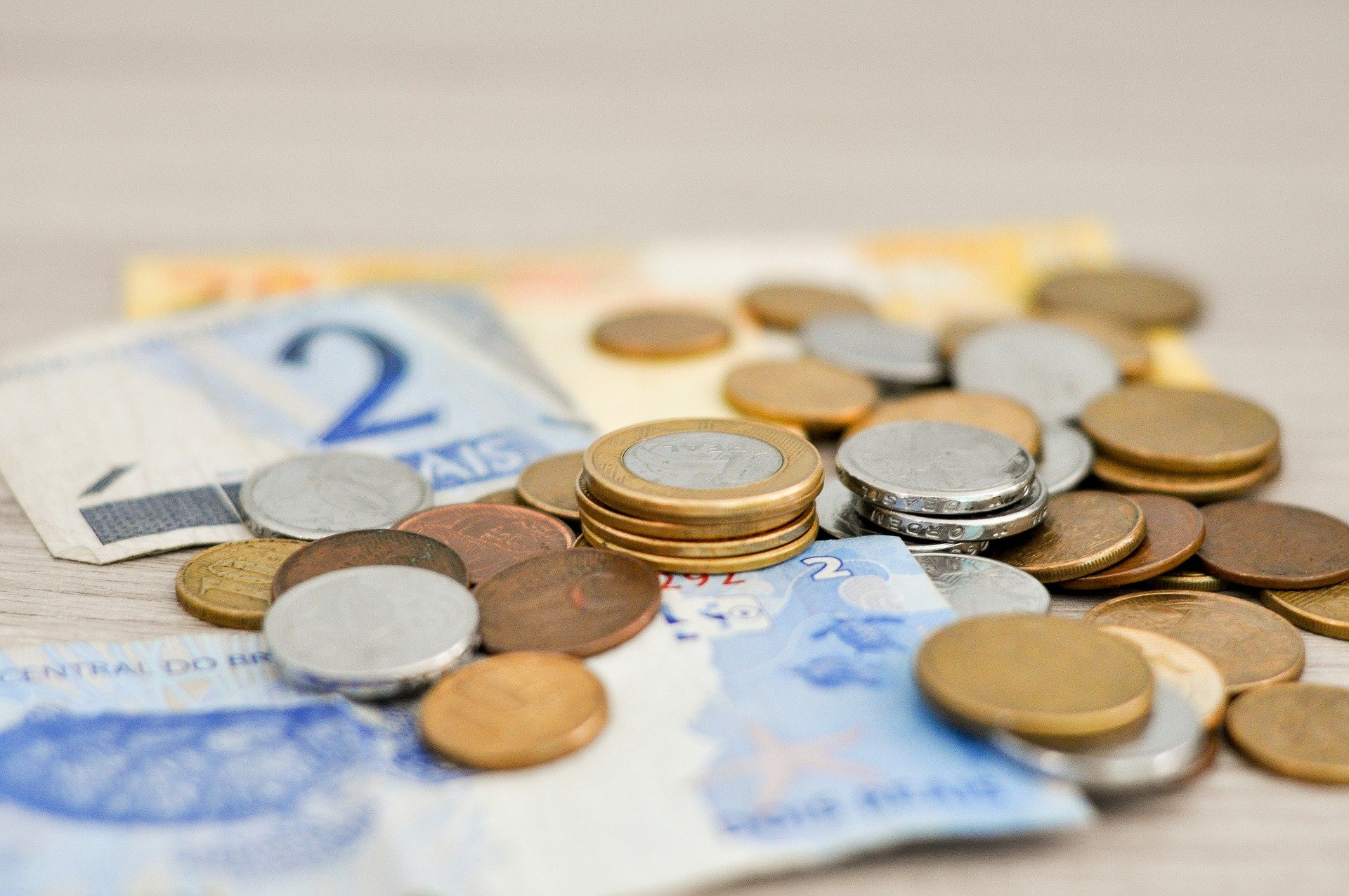 quanto R$ 15 milénio rendem em cada emprego? 