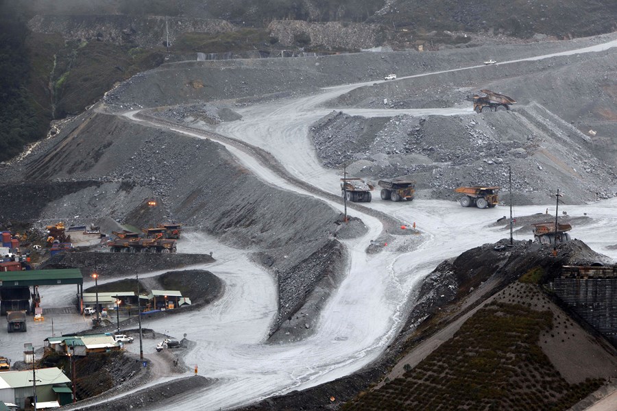 Fatores técnicos levam a recuo rijo do cobre em seguida recordes de subida ao comprido do mês
