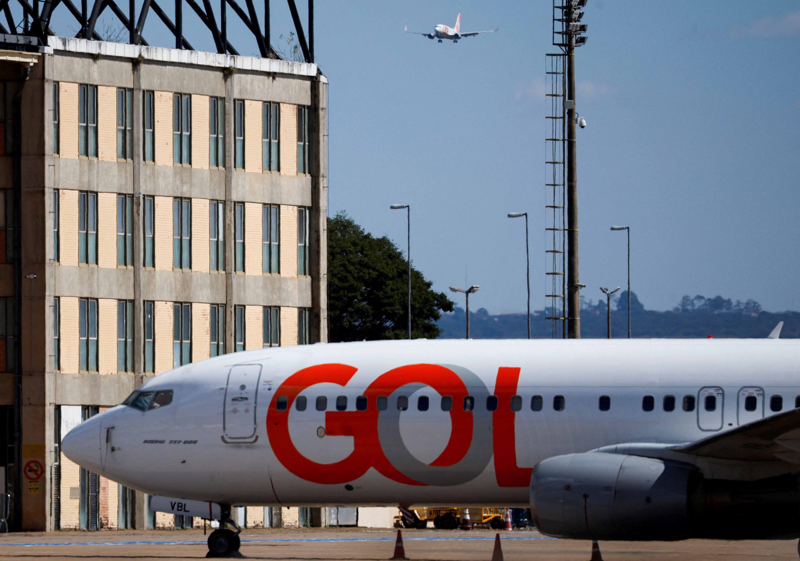 Gol (GOLL4) registra perda de R$ 395 milhões em abril