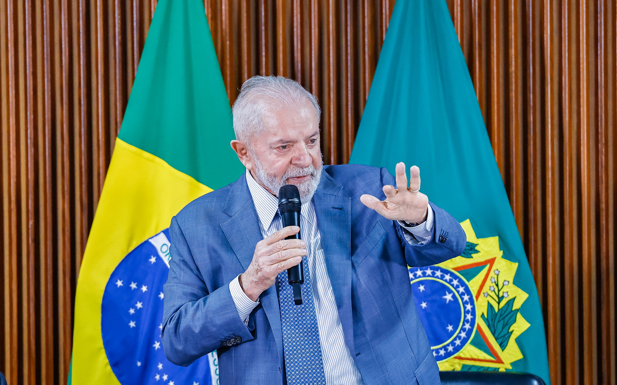 “A jeito é vetar”, diz Lula a cerca de taxação de compras até US$ 50 “A jeito é vetar”, diz Lula a cerca de taxação de compras até US$ 50