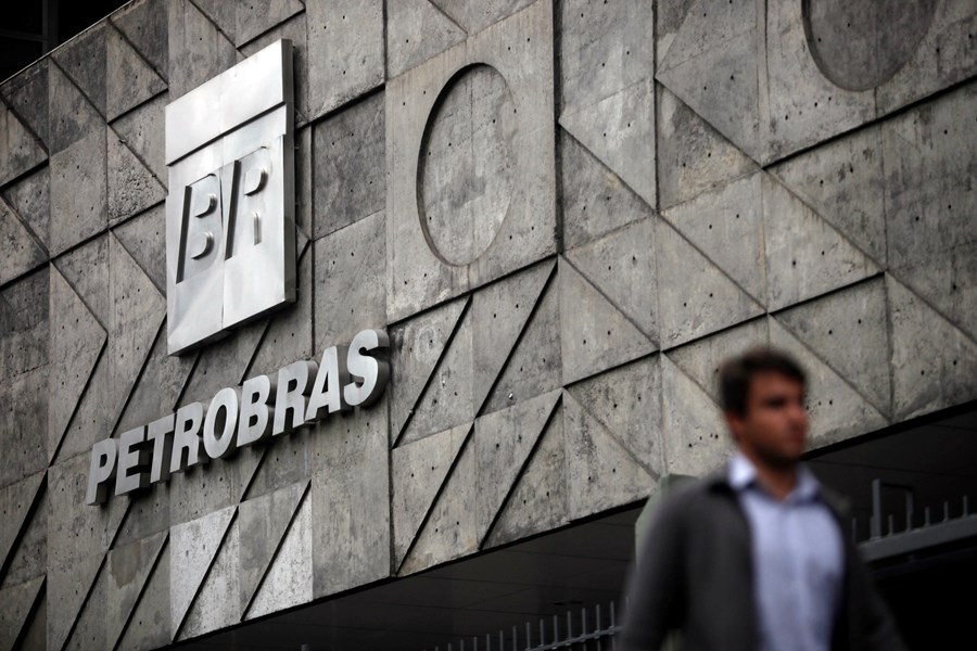 É hora de vender Petrobras? E porquê ficam os dividendos? Veja o que executar com papel
