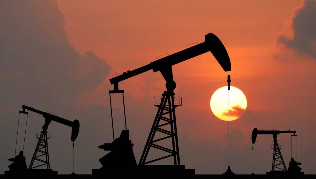 Resto de dádiva e juros nos EUA fazem o petróleo encerrar em mistério