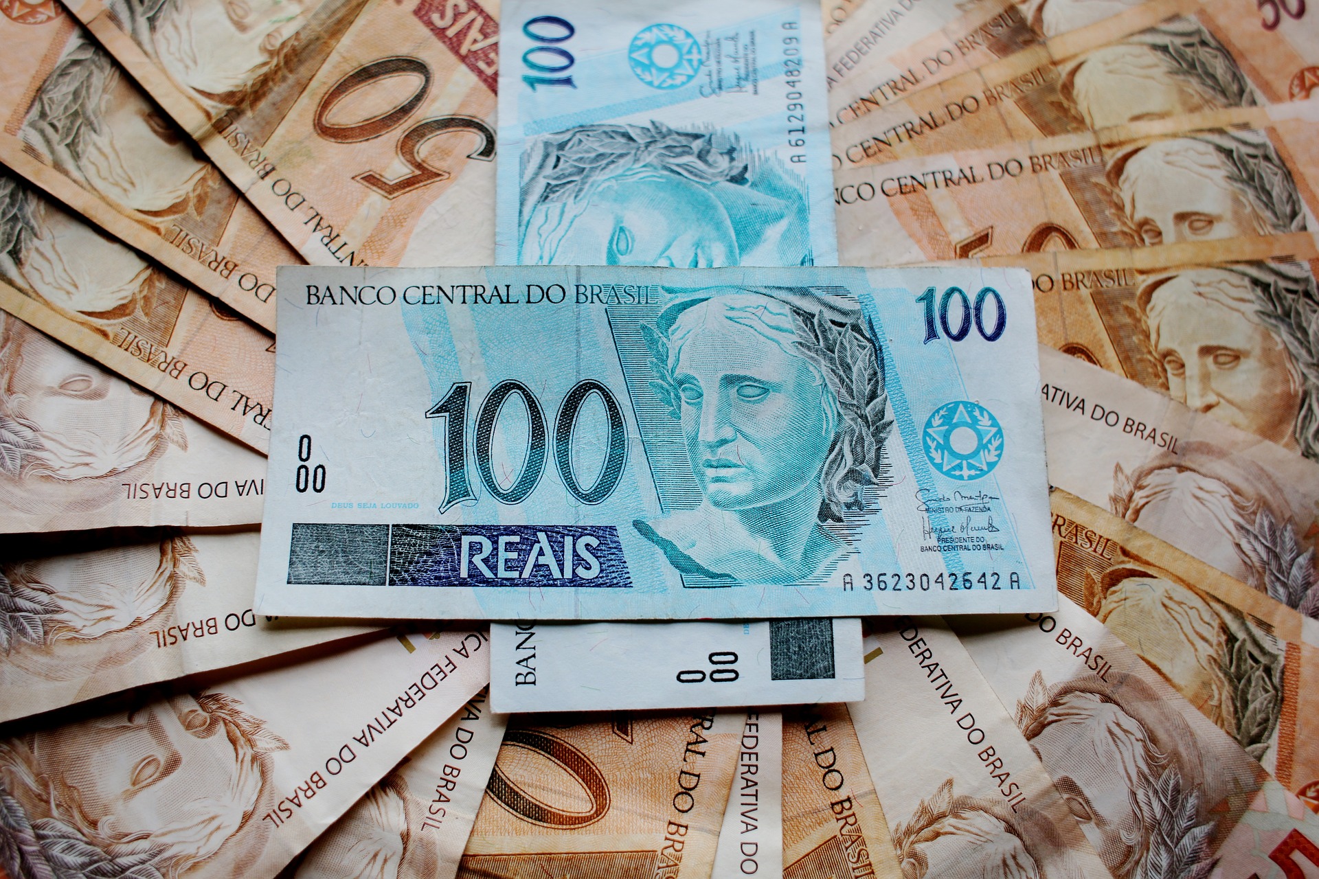 Brasileiros têm R$ 8,1 bilhões ‘esquecidos’ em bancos; saiba uma vez que arrancar
