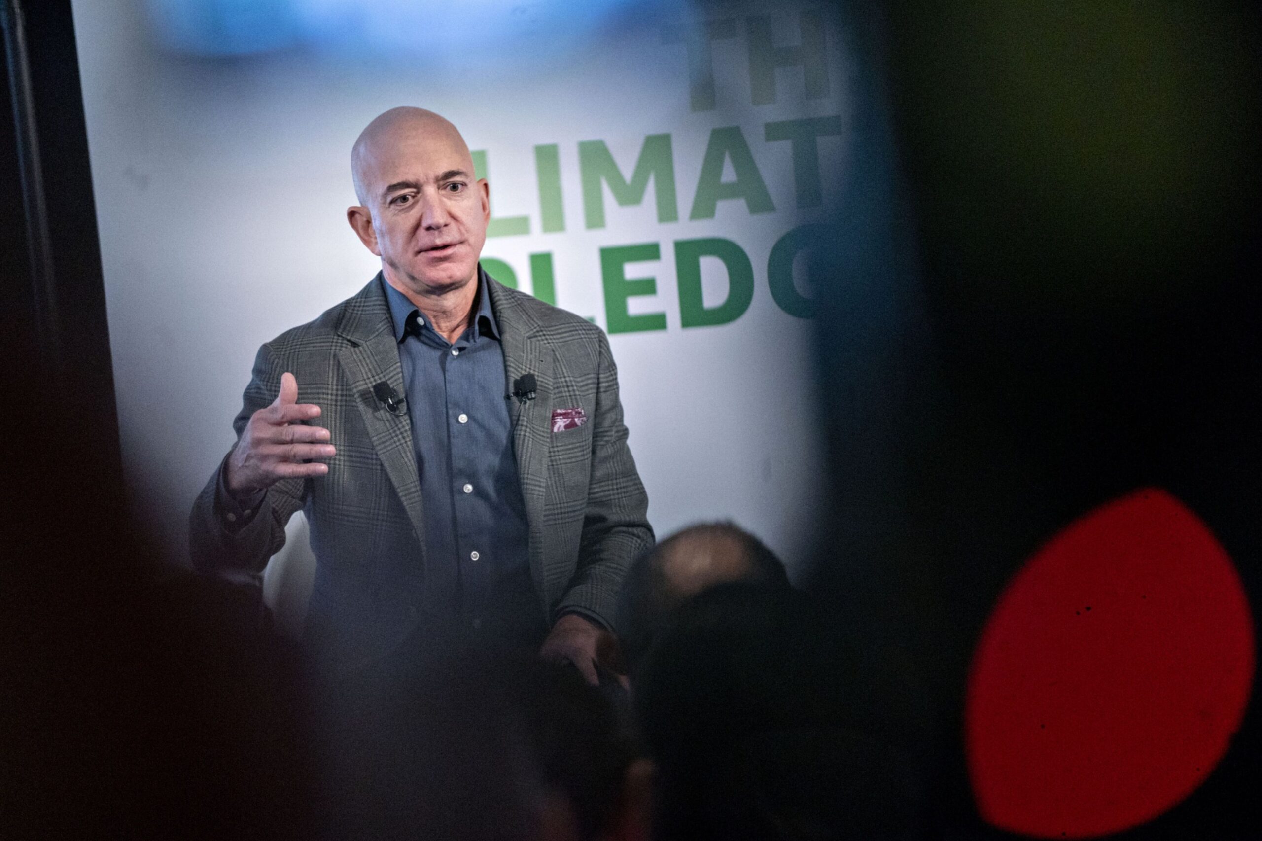Jeff Bezos vende 1,1 milhão de ações da Amazon e financiará pré-escolas Jeff Bezos vende 1,1 milhão de ações da Amazon e financiará pré-escolas