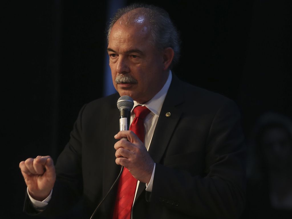 “Nação precisa subir para determinar a crise fiscal”, afirma Mercadante