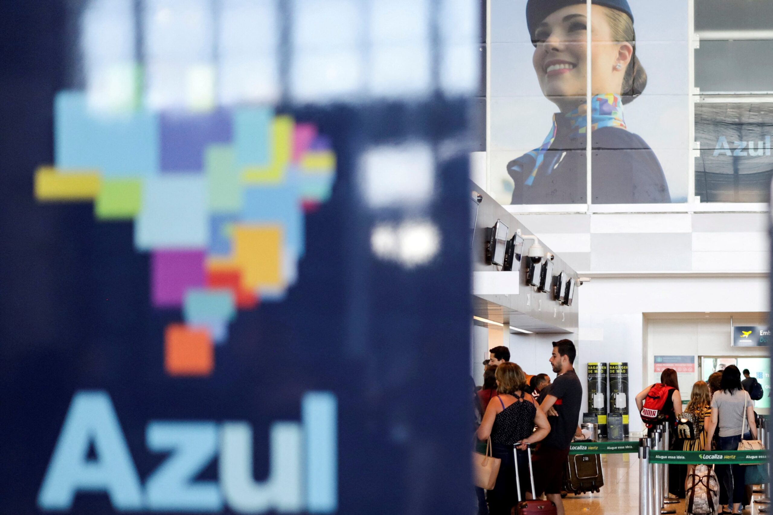Azul passa a brindar escolha de pagamento de passagens com FGTS