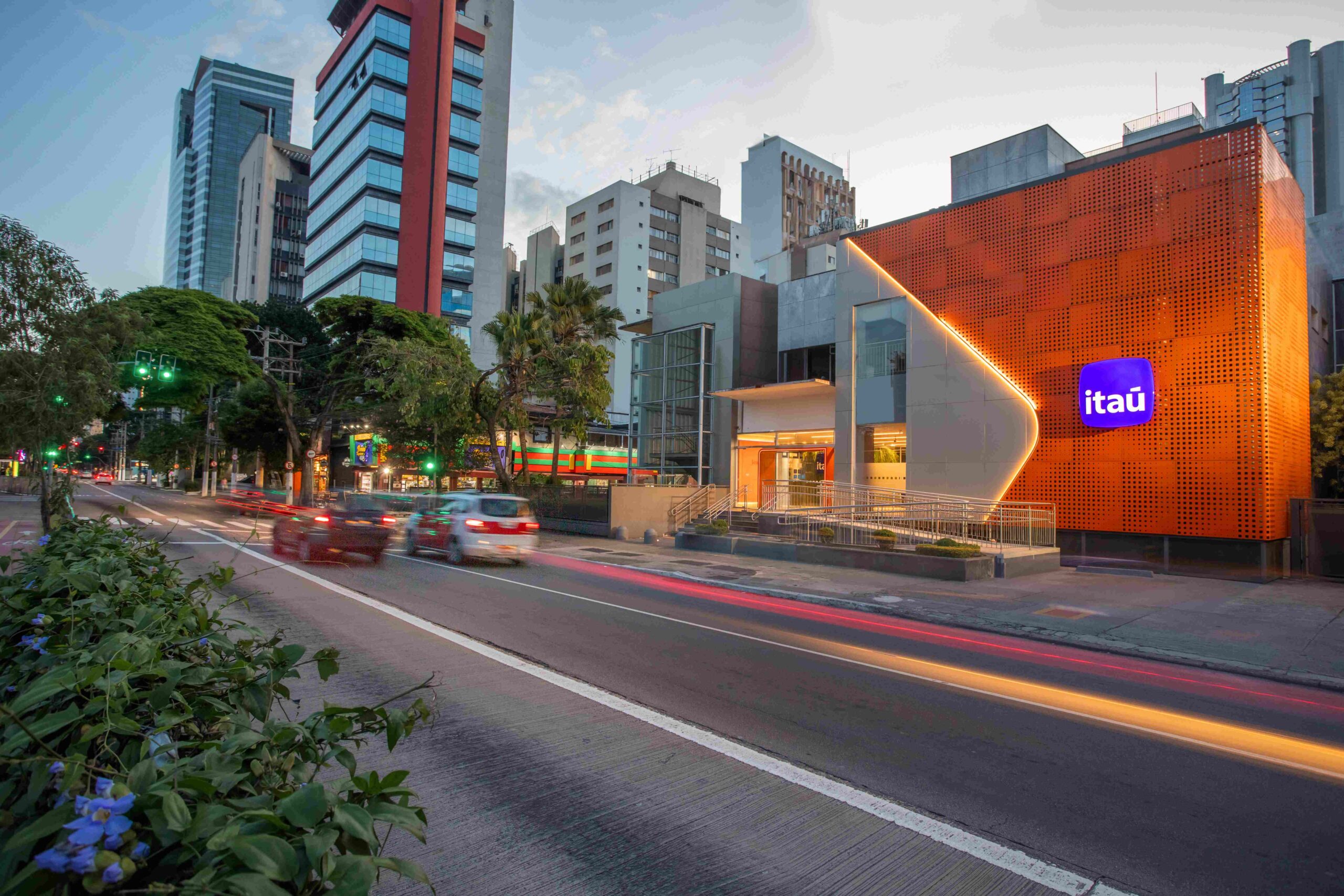 Itaú (ITUB4) anuncia pagamento de juros a cerca de o essencial peculiar