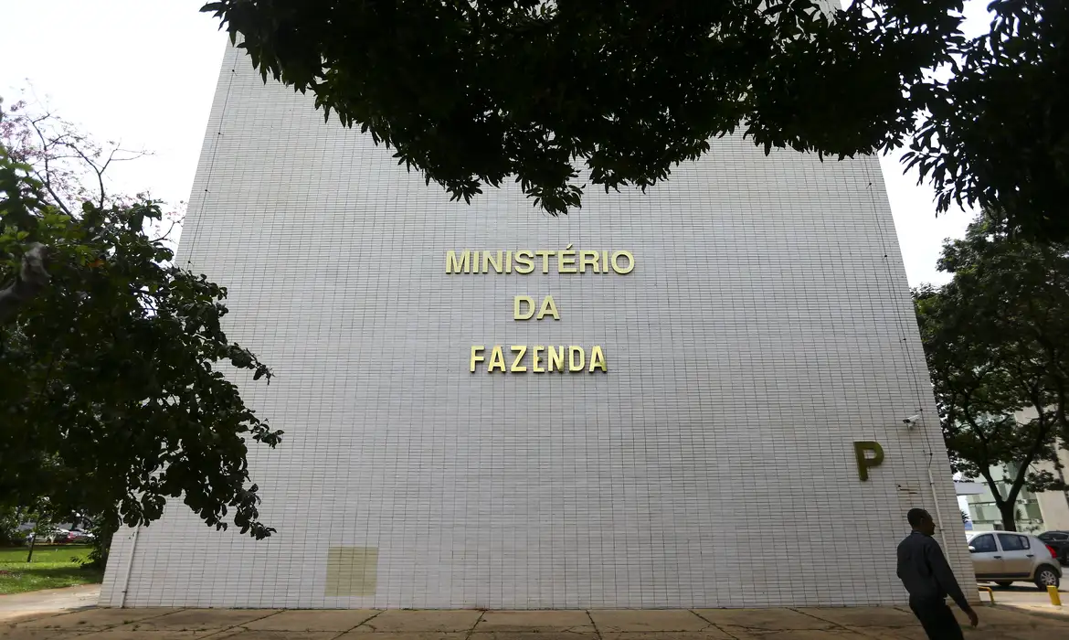 Dianteira deputado critica MP que limita indemnização de confiança de PIS/Pasep e Cofins Dianteira deputado critica MP que limita indemnização de confiança de PIS/Pasep e Cofins