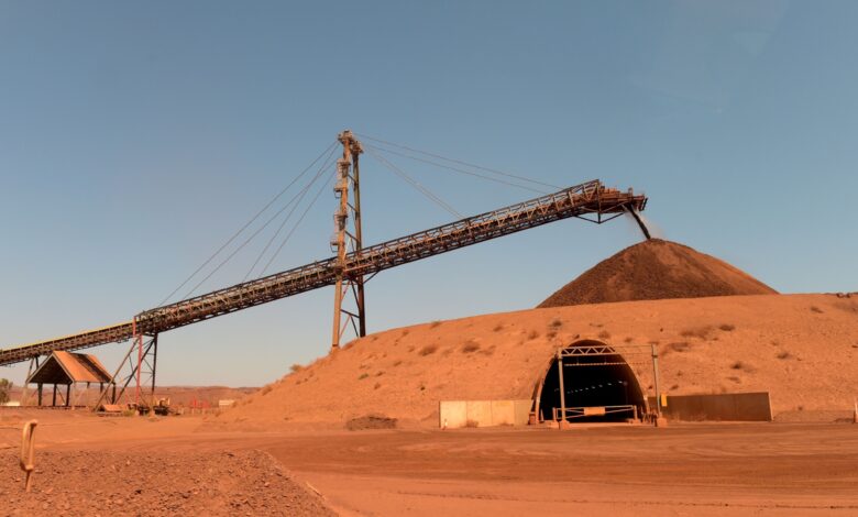 Minério de ferro sobe em Dalian com novos estímulos da China, mas tem perda semanal Minério de ferro sobe em Dalian com novos estímulos da China, mas tem perda semanal