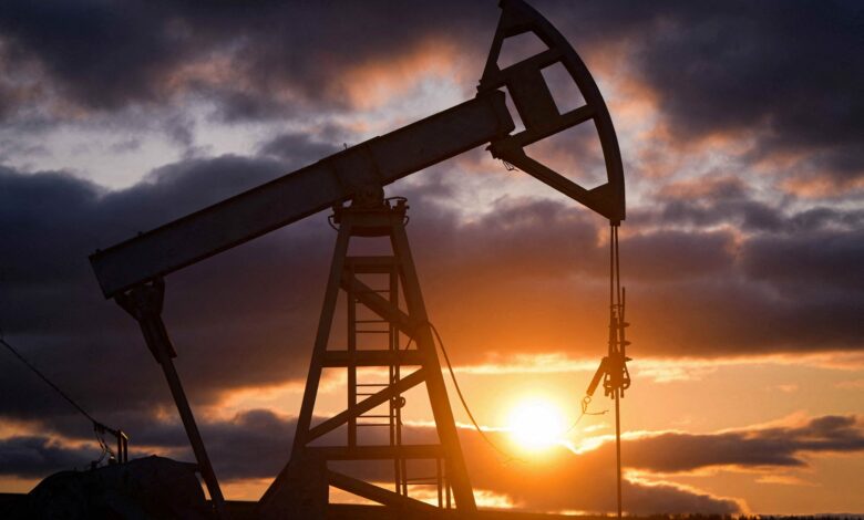 Petróleo sobe com dados econômicos otimistas dos EUA Petróleo sobe com dados econômicos otimistas dos EUA